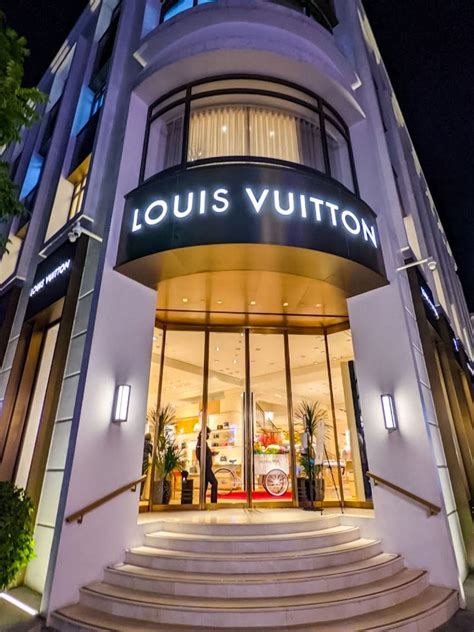 louis vuitton hanoi.